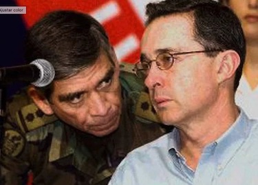 Alvaro Uribe y el General Mora