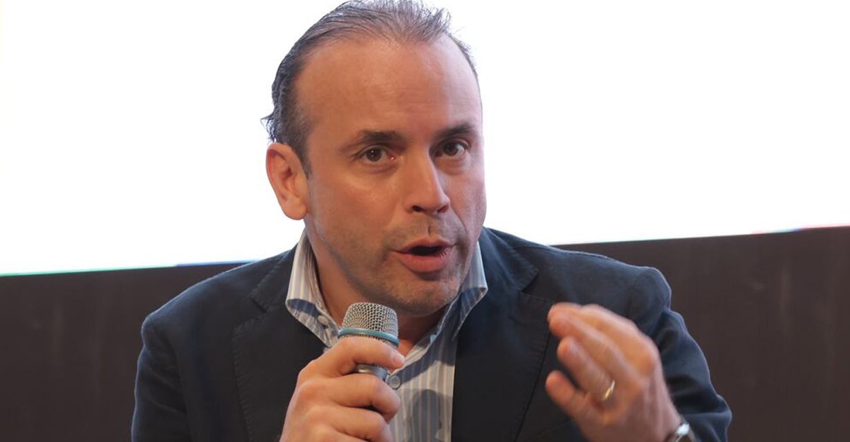 Gobierno en crisis y continuidad… 