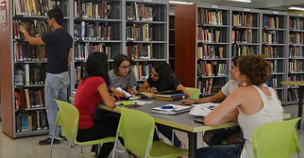 Bibliotecas, centros culturales y museos: espacios de apoyo e integración familiar en Cali
