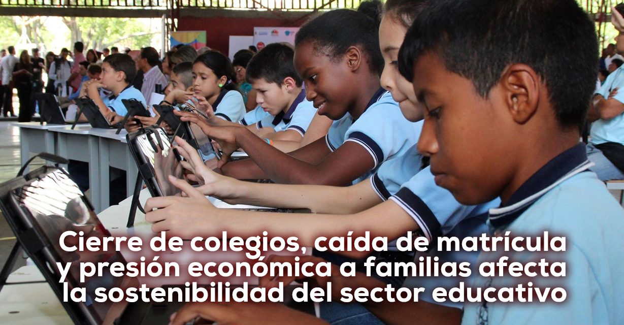 El alza del salario mínimo amenaza la educación privada en Colombia