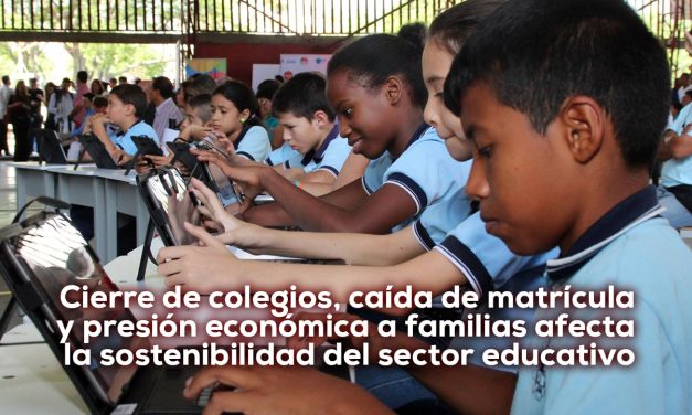 El alza del salario mínimo amenaza la educación privada en Colombia
