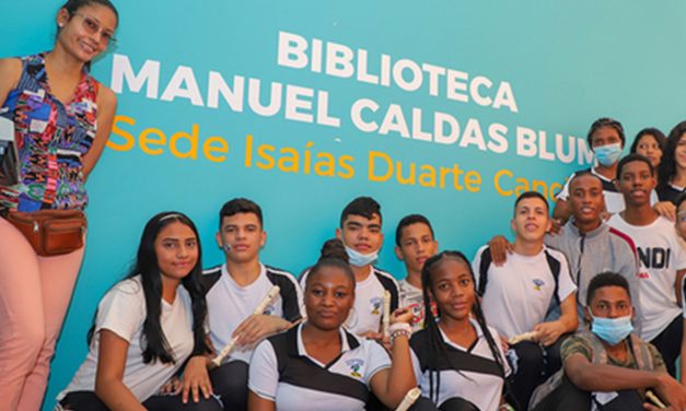 Cali lee y se encuentra en la innovación en las Aulas Públicas
