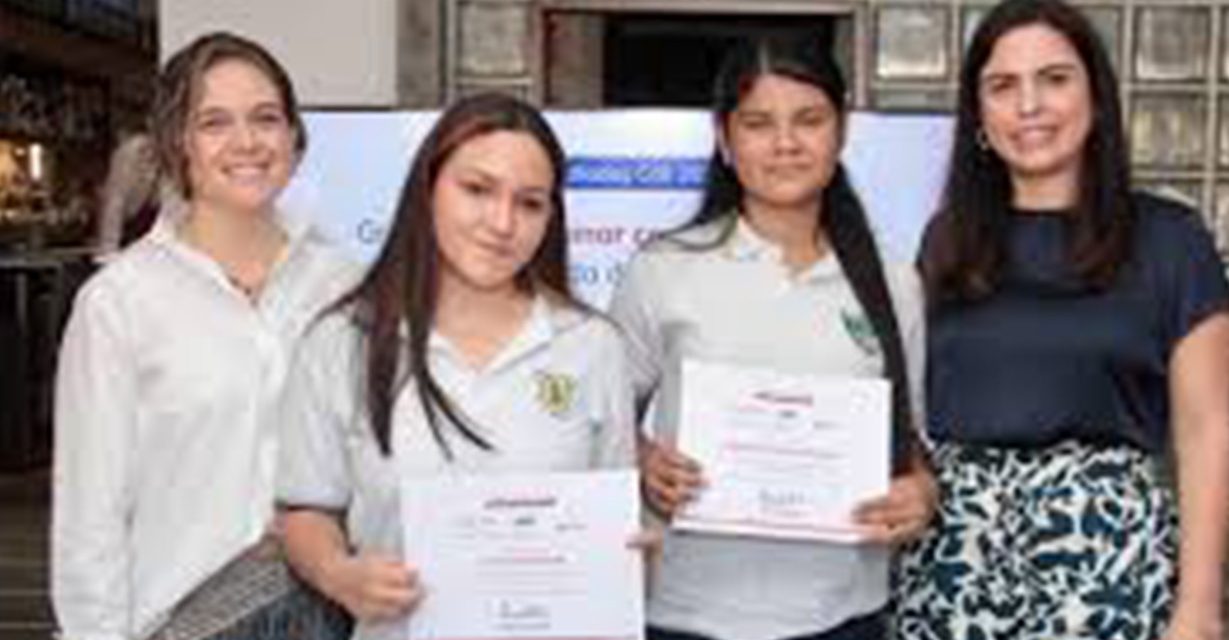Formando Futuro: El Engranaje Educativo de la IE Absalón Fernández de Soto