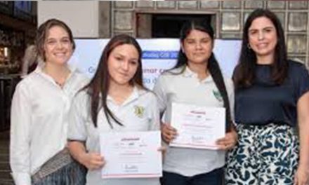 Formando Futuro: El Engranaje Educativo de la IE Absalón Fernández de Soto