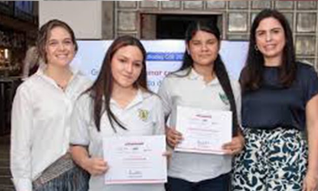 Formando Futuro: El Engranaje Educativo de la IE Absalón Fernández de Soto