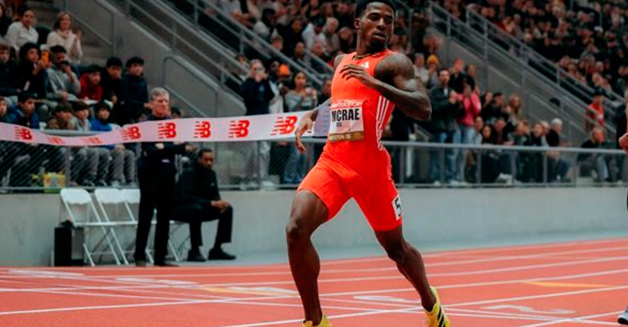 Khaleb McRae impone récord mundial de 400 metros en pista corta en Fayetteville