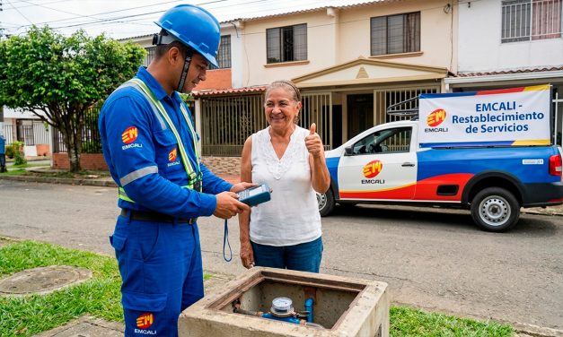 EMCALI verifica que el servicio quedó restablecido antes de cerrar el caso