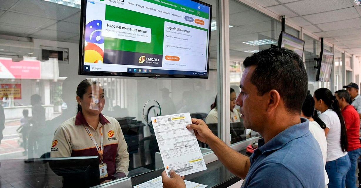 EMCALI verifica los datos del usuario antes de procesar su solicitud